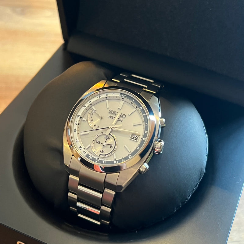 مجموعة كاملة من Seiko Astron 03y2024 SBXY009